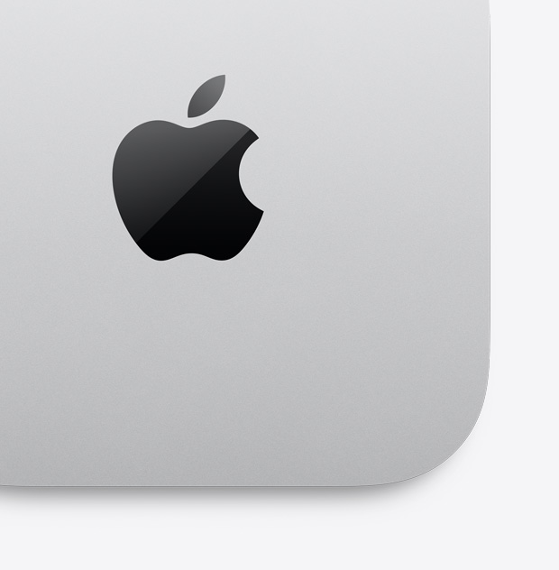 Vrchní pohled zblízka na stříbrný Mac mini s logem Apple
